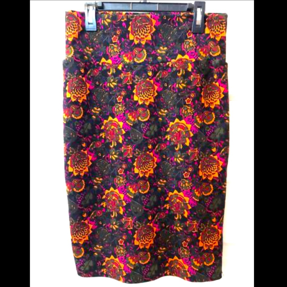 💜 2 items $16 Floral Pencil Skirt